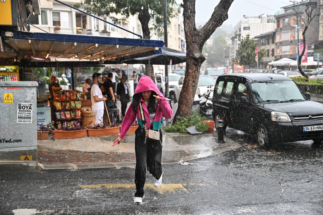 İstanbul’a sadece 5 dakika yetti! Meteoroloji uyarı üstüne uyarı yapmıştı 26